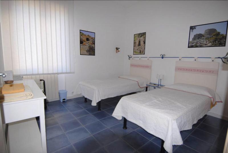 Nughe 'E' Oro Guesthouse Нуоро Екстериор снимка