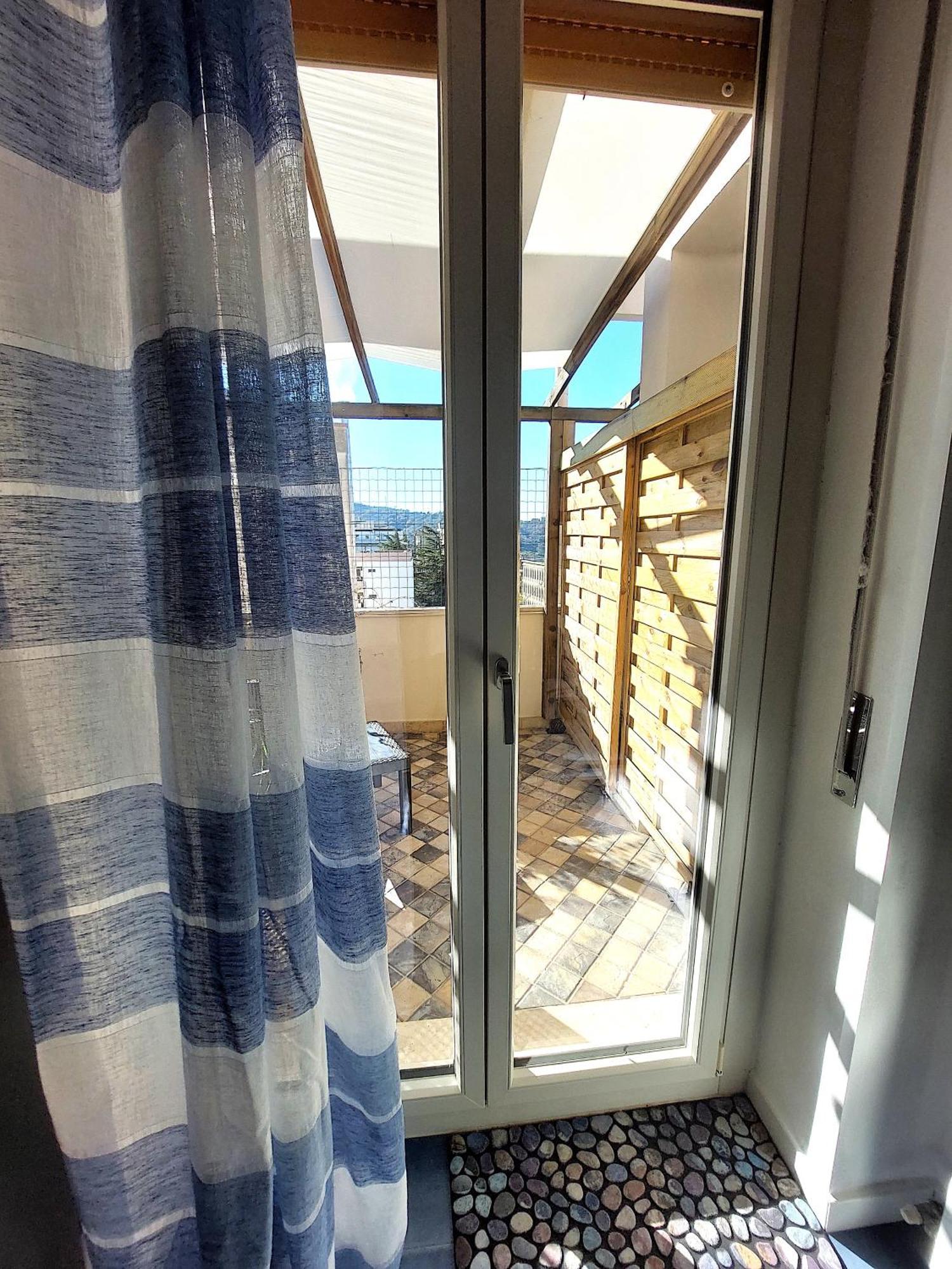 Nughe 'E' Oro Guesthouse Нуоро Екстериор снимка