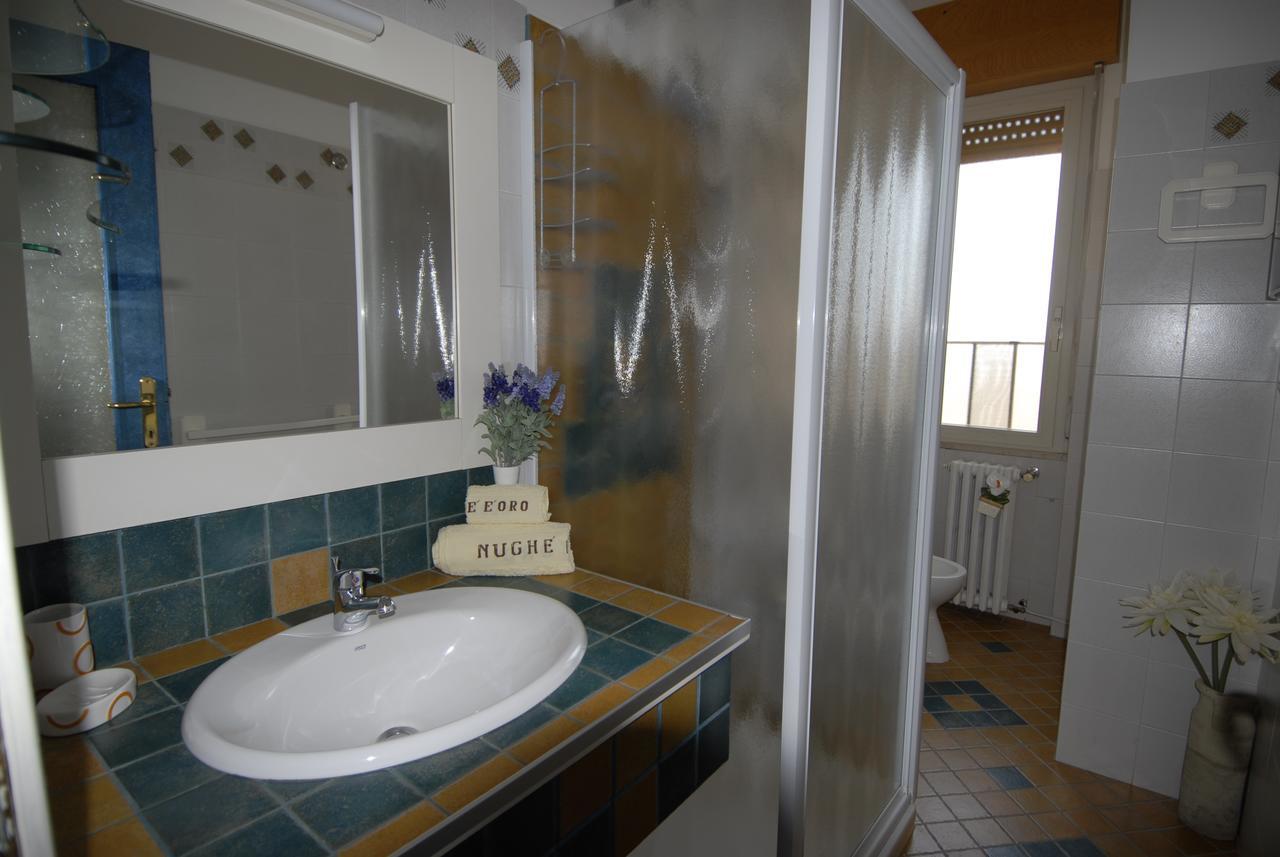 Nughe 'E' Oro Guesthouse Нуоро Екстериор снимка